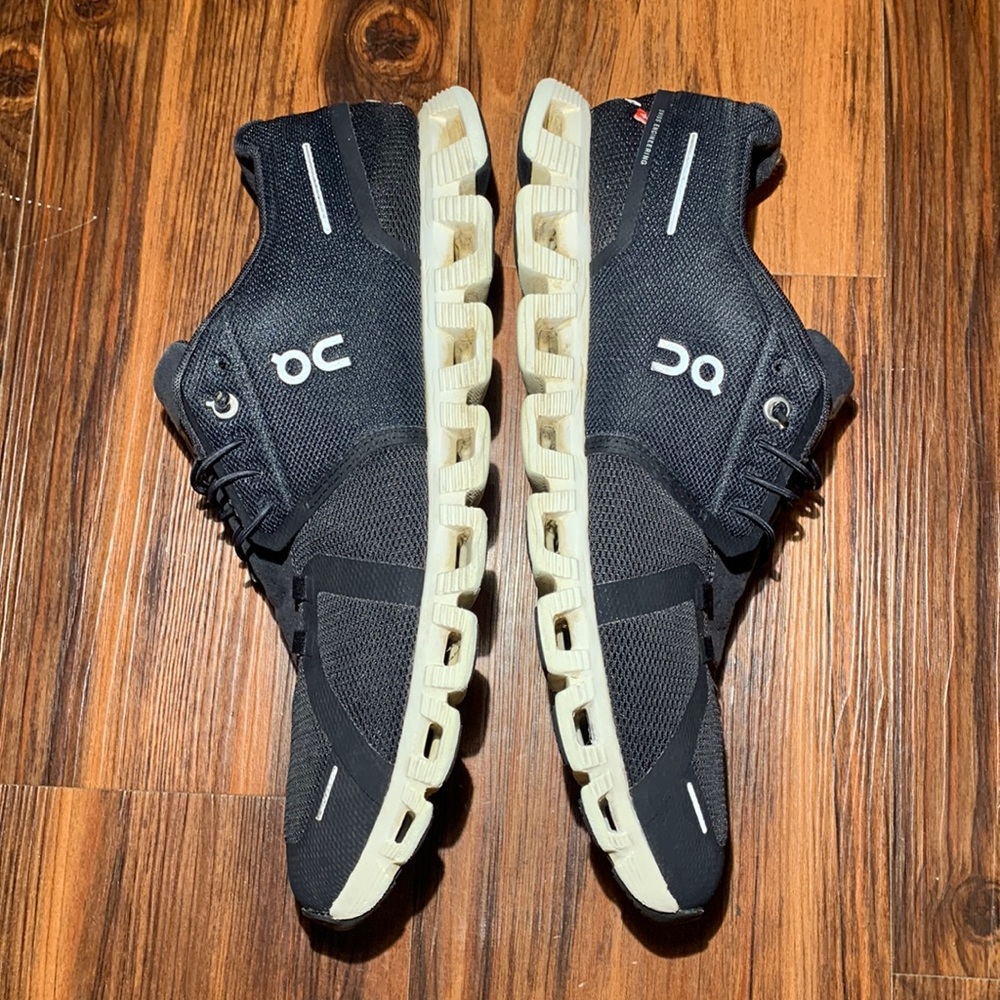 On Cloud mens running shoes sz 12